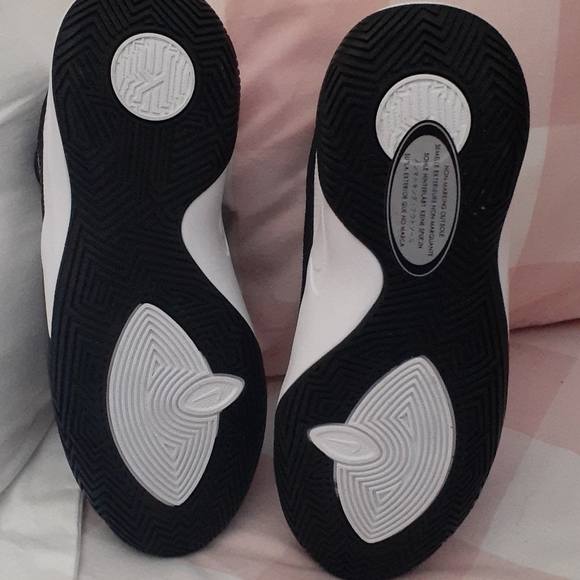 Nike - Picture 3 of 5